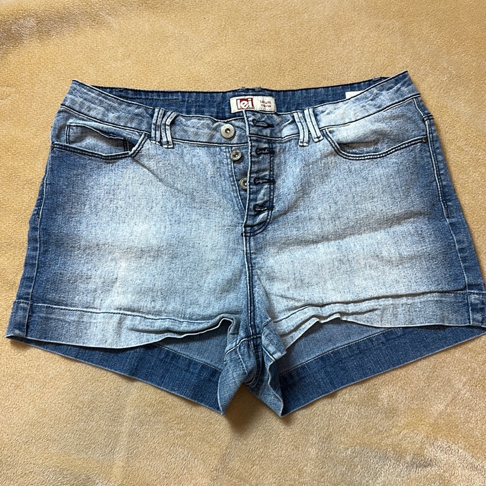 L.e.i. Button fly jean shorts